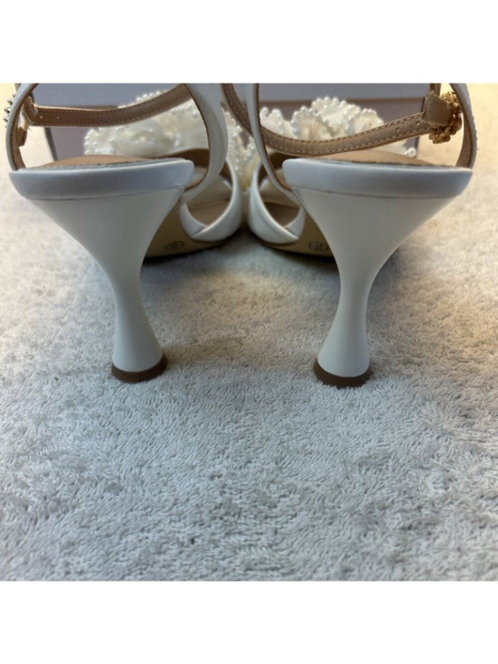Chinese Laundry Jovie SZ 9.5 White Heels Wedding Ruffle PeepToe Ankle Strap New - Picture 6 of 9